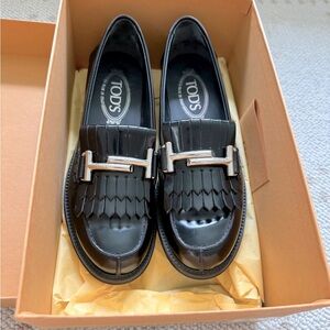 Tod’s glossed leather loafer